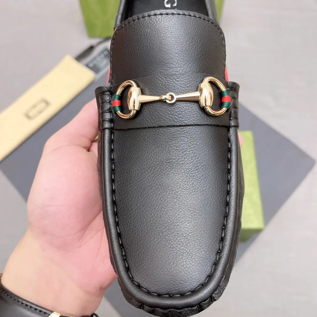 p400 GUCCI, Gucci official flagship store original casual beanie shoes ~ Four Seasons Trendy Shoes 👟》New version at the counter, Gucci 1:1 high-quality workmanship, upper: imported pebbled calfskin, genuine sweat-absorbent pigskin lining, fashionable lazy business style design, casual loafers, running shoes are perfect for young people. British fashion boots 😍 Equipped with original raw rubber wear-resistant outsole, absolutely high-end and classy, ​​suitable for drivers only 🚗 A must-have for fashionable men, standard code 37-45 No. 071